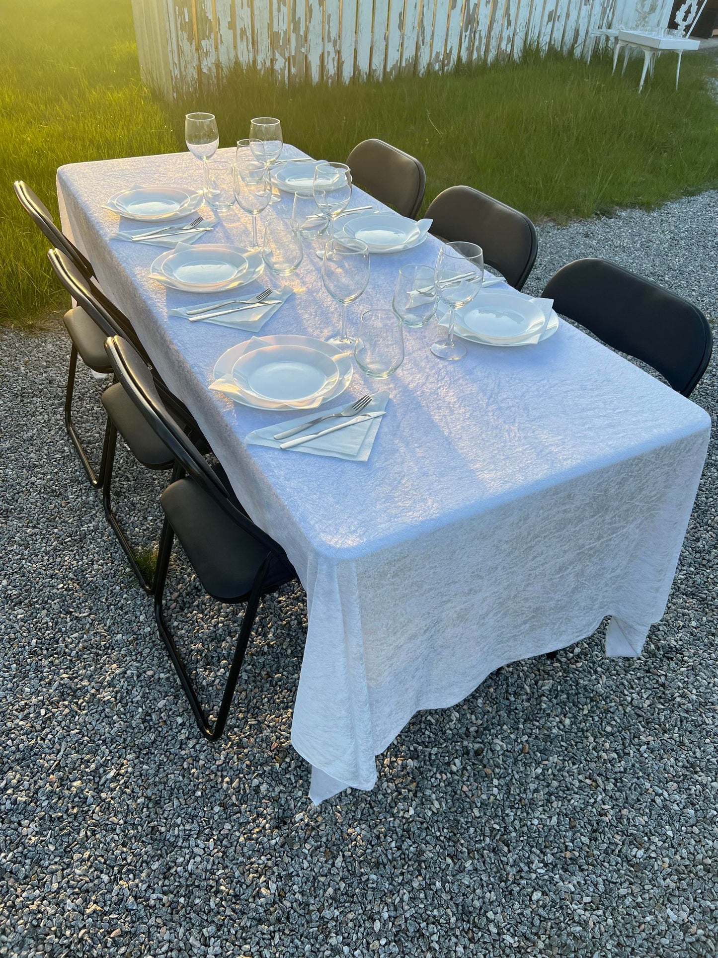 Vackra klappbord. Hyr klappbord till ditt evenemang. Uppdukat klappbord med duk och servis..