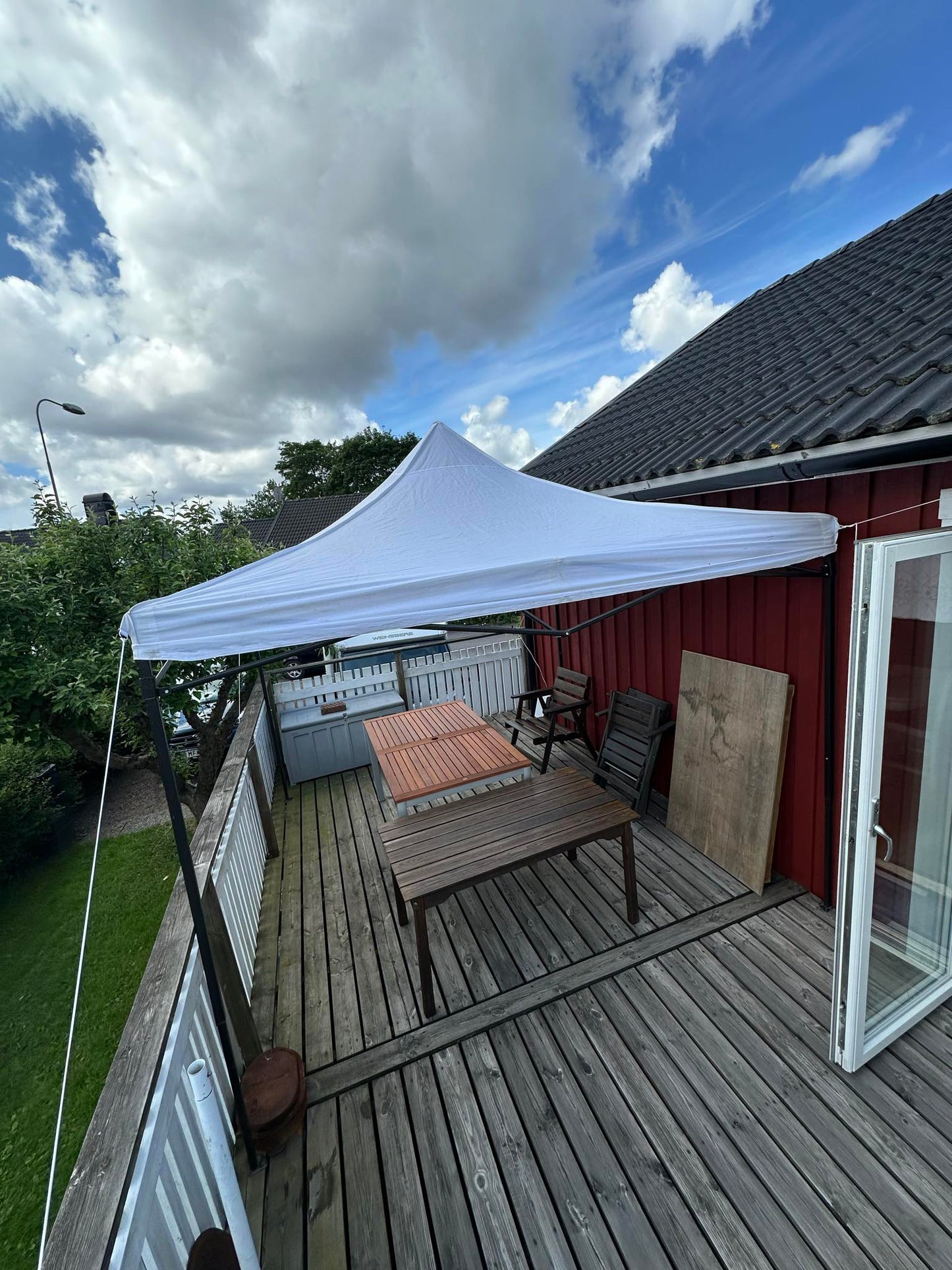 Partytält 3x3 på en altan.
